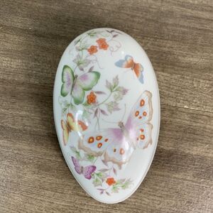 Avon Collectible 1979 Egg Shaped Fine Porcelain Floral Butterfly Trinket White